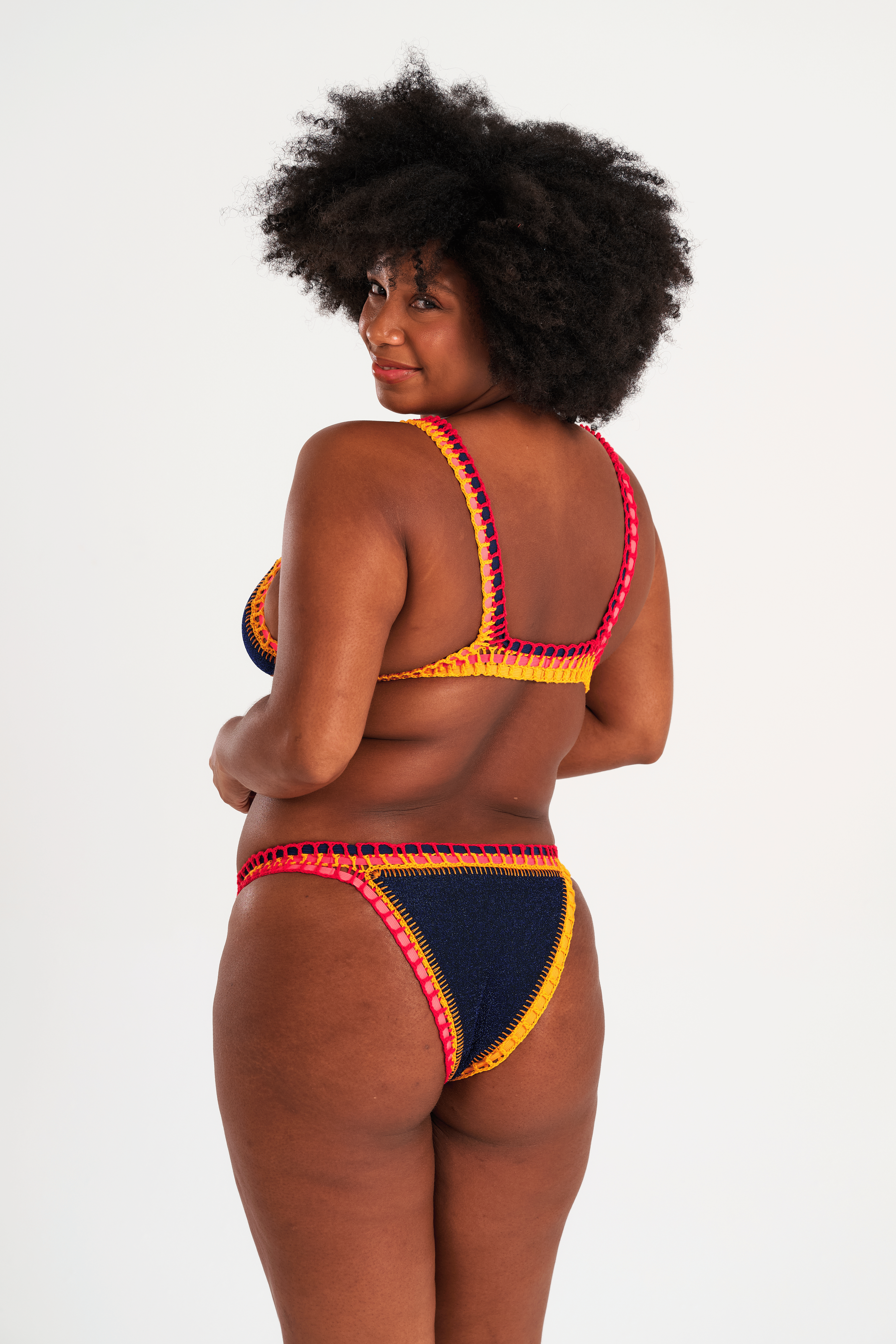 Bas de bikini crochet bleu nuit pailleté Sunset, vue de dos, coupe échancrée