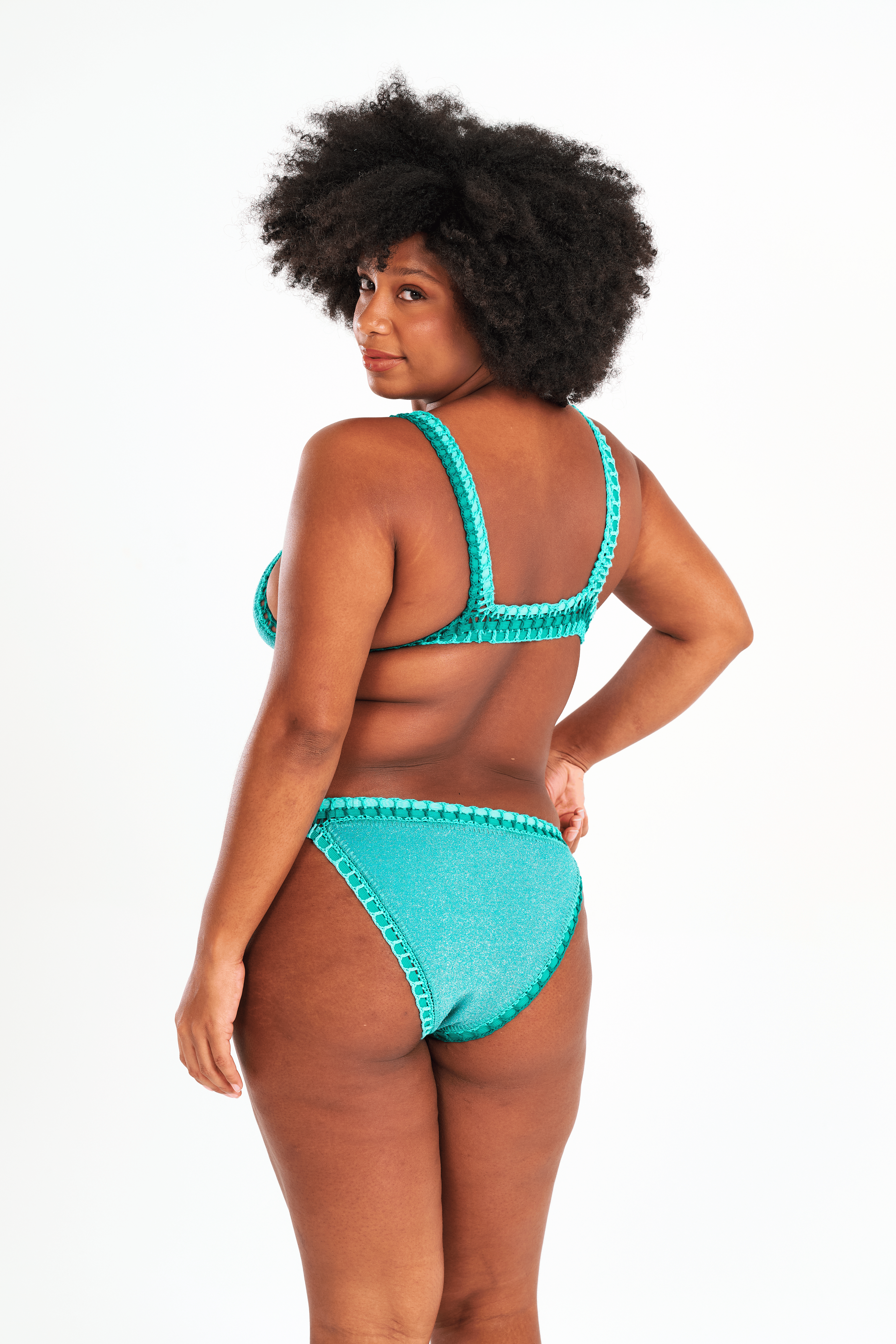 Bas de bikini crochet vert pailleté Gili, vue de face, coupe couvrante XL