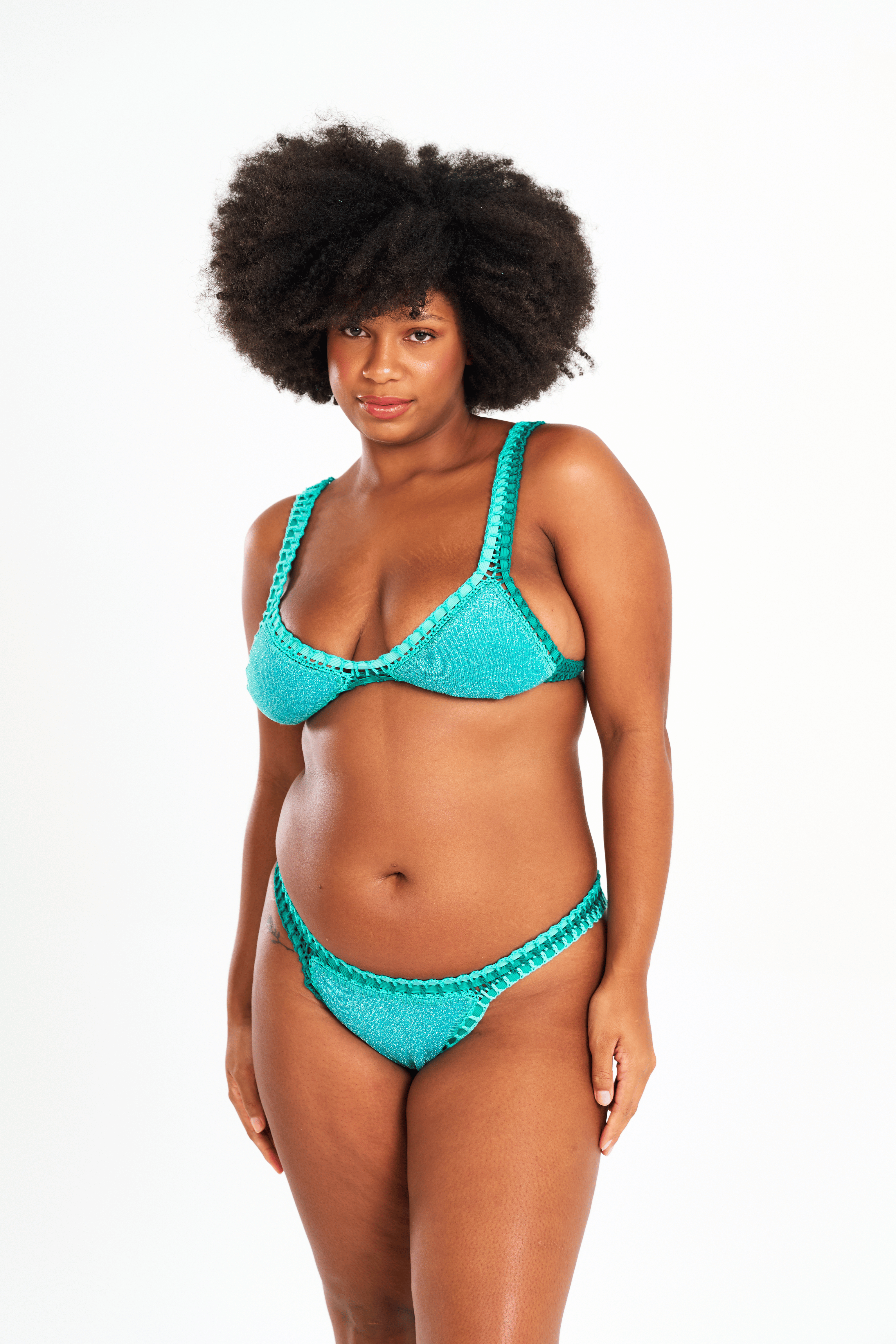 Bas de bikini crochet vert pailleté Gili, vue de face, coupe couvrante XL