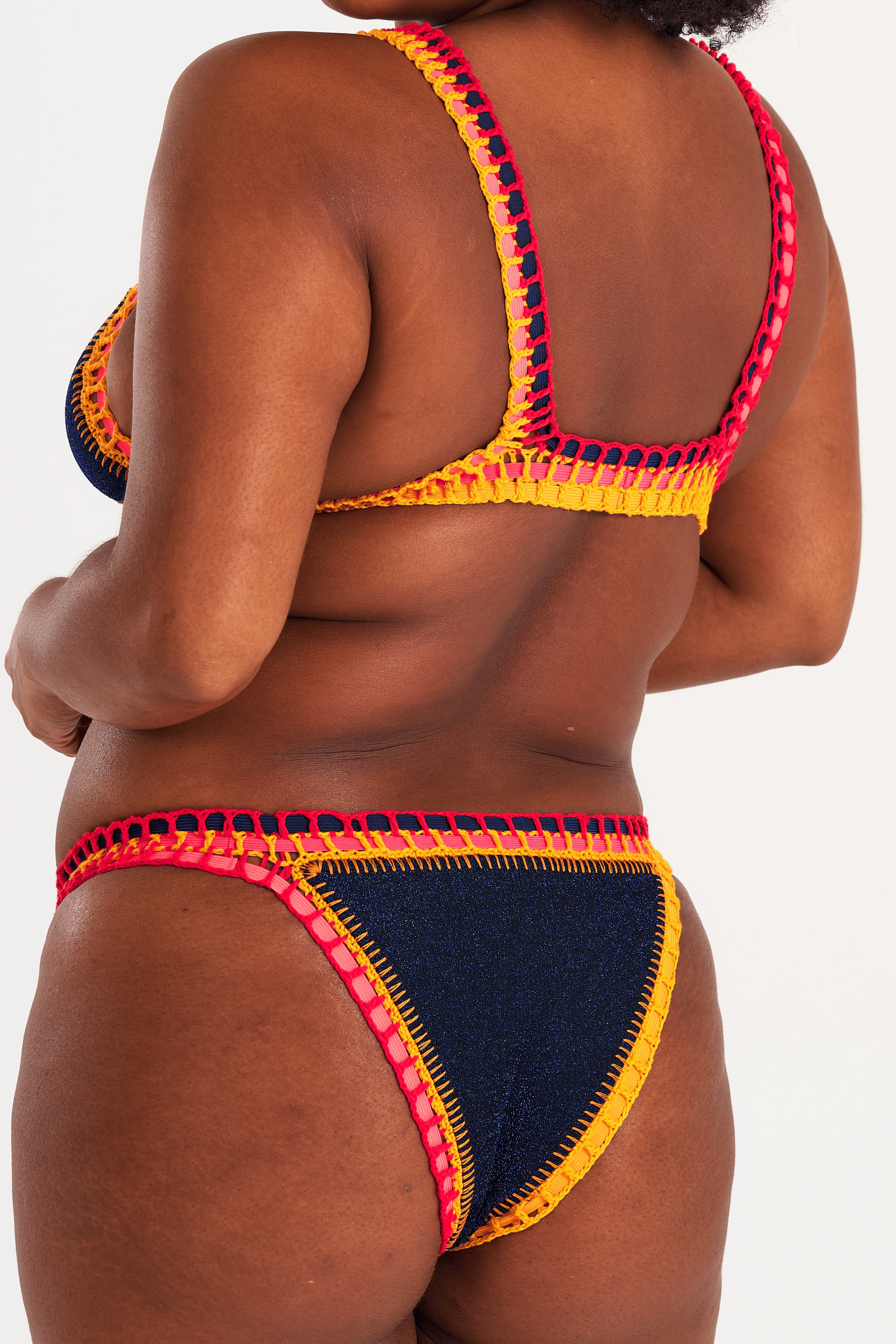 Bas de bikini crochet bleu nuit pailleté Sunset, vue de dos, coupe échancrée